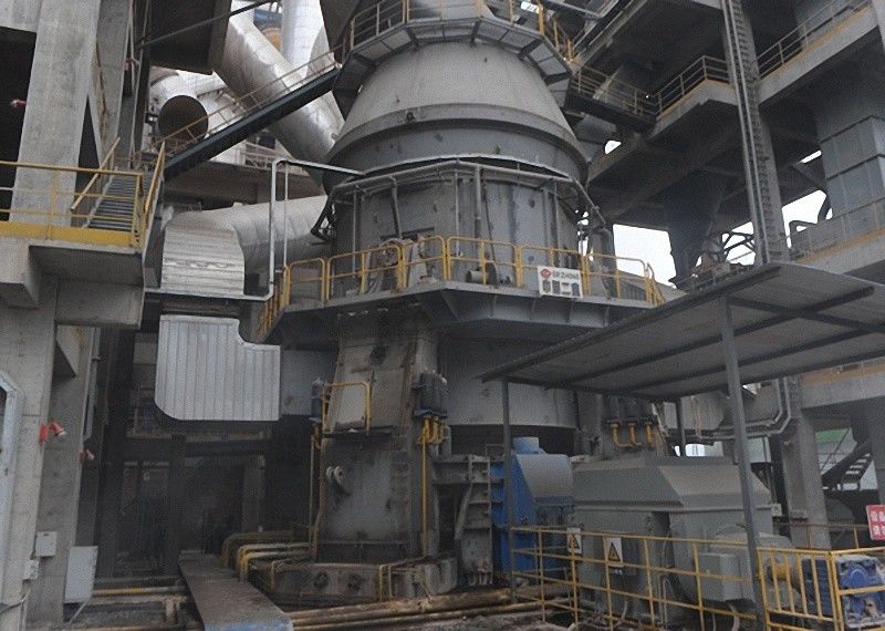 Strong Drying Capacity Vertical Cement Mill Low Noise 100mm Max Feeding Size